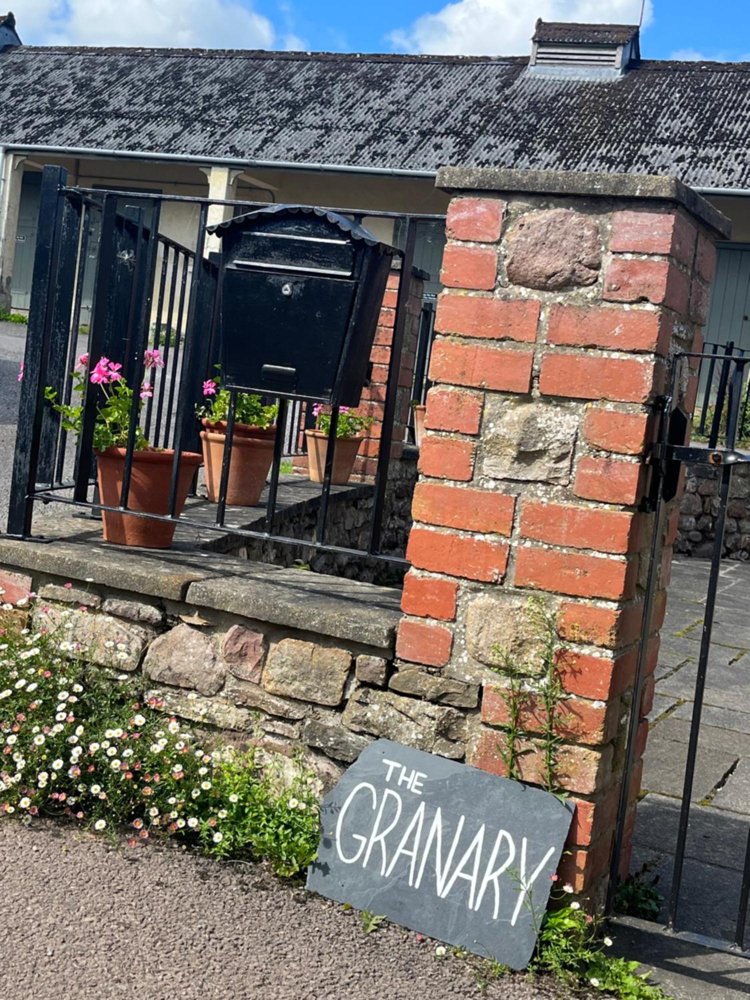 Villa The Granary Abergavenny Exterior foto